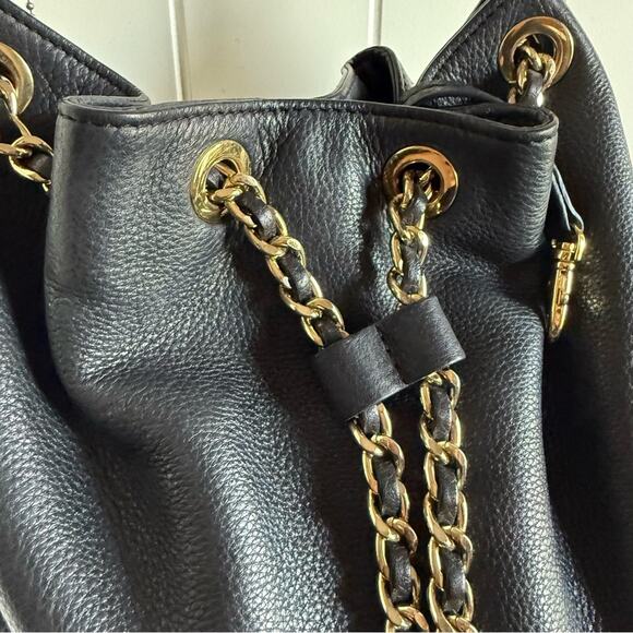 MICHAEL Michael Kors Black and Gold Shoulder Bag with Chain Detail Bucket - Picture 11 of 16